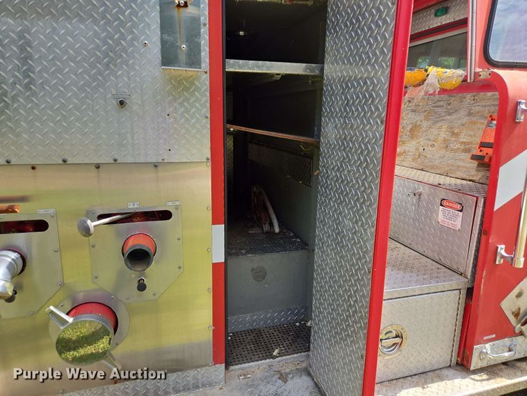 image for item DT4865 1982 Ford C8000 pumper fire truck