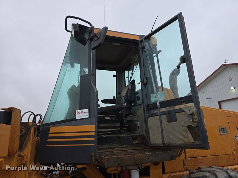 image for item DT6814 2000 Case 621C wheel loader