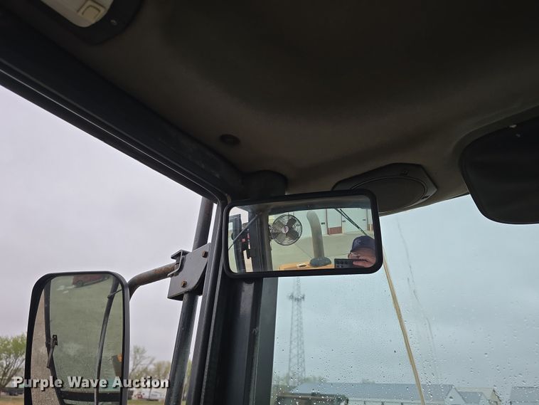 image for item DT6814 2000 Case 621C wheel loader