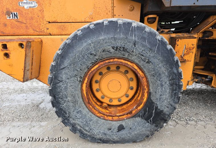 image for item DT6814 2000 Case 621C wheel loader