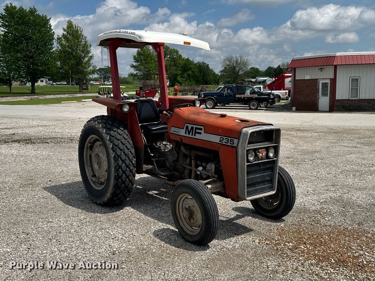 image for item DU9003 1975 Massey Ferguson 235 tractor