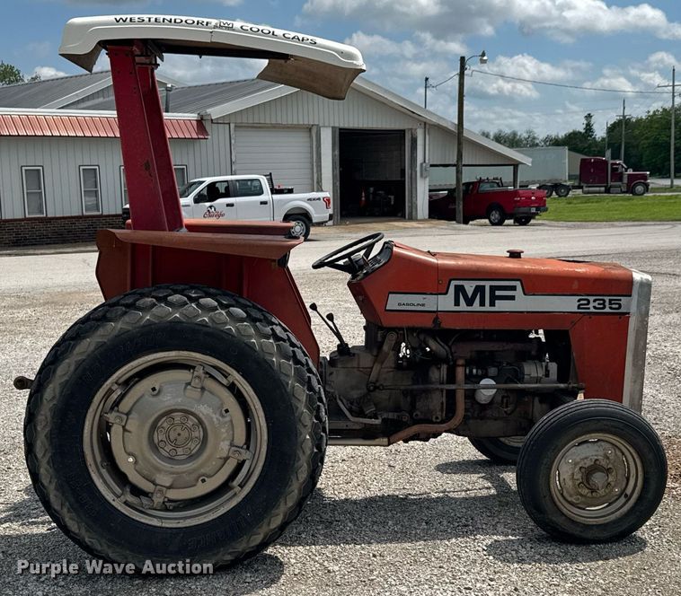 image for item DU9003 1975 Massey Ferguson 235 tractor