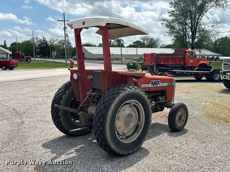image for item DU9003 1975 Massey Ferguson 235 tractor