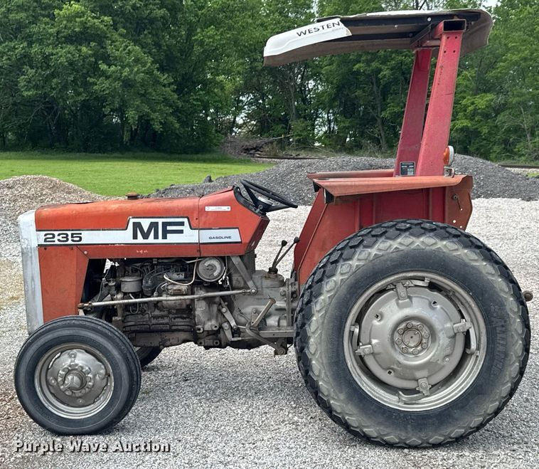 image for item DU9003 1975 Massey Ferguson 235 tractor