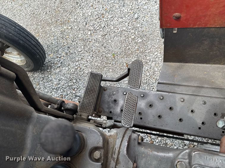 image for item DU9003 1975 Massey Ferguson 235 tractor