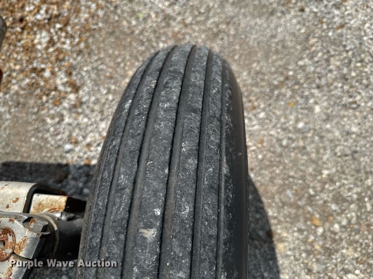 image for item DU9003 1975 Massey Ferguson 235 tractor