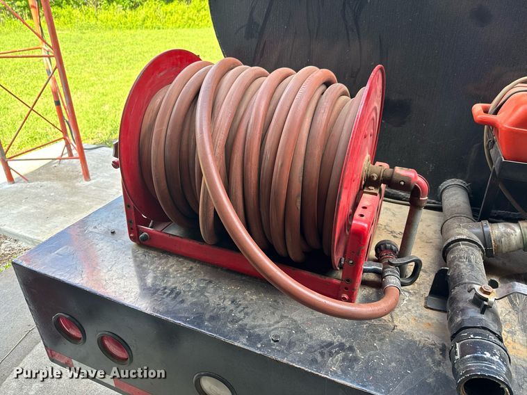 image for item DU9017 1997 International 4700 water truck