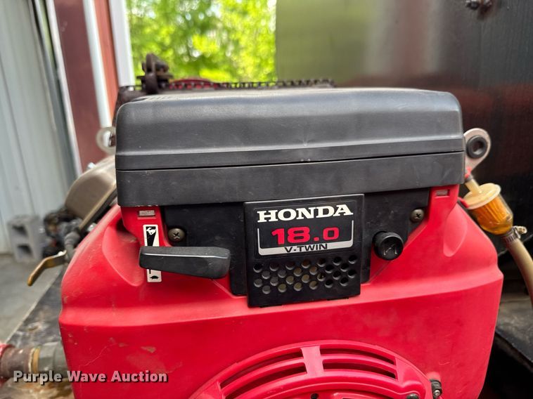 image for item DU9017 1997 International 4700 water truck