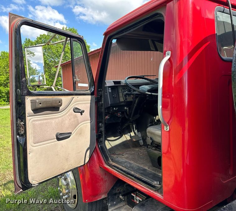 image for item DU9017 1997 International 4700 water truck