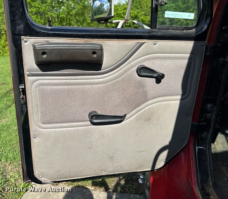 image for item DU9017 1997 International 4700 water truck