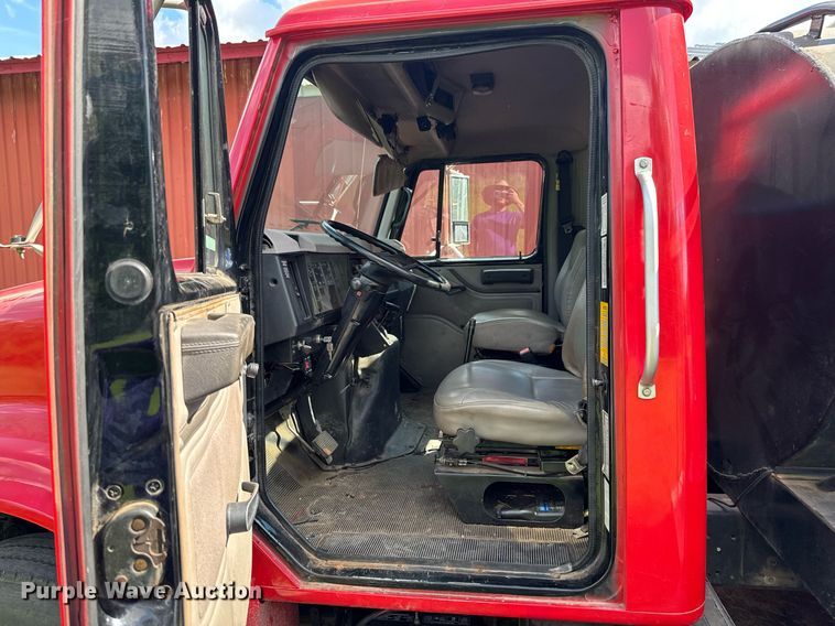 image for item DU9017 1997 International 4700 water truck