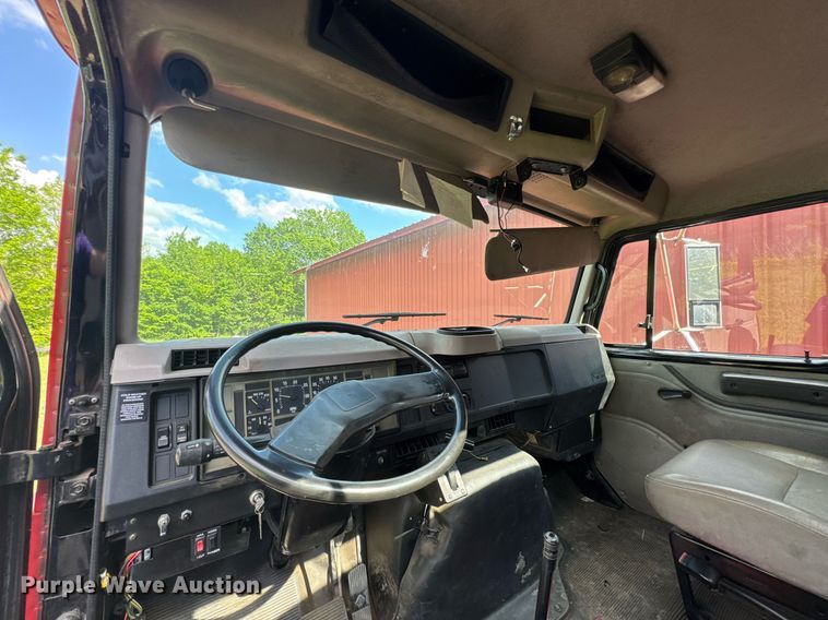 image for item DU9017 1997 International 4700 water truck