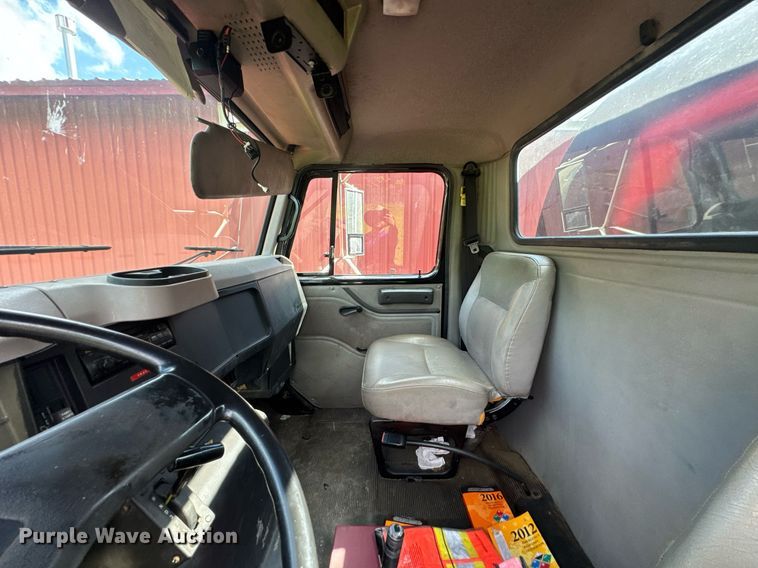 image for item DU9017 1997 International 4700 water truck