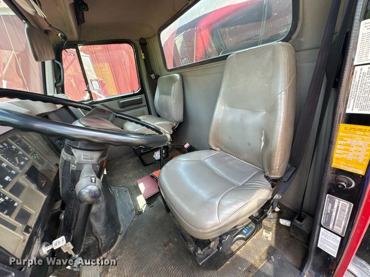 image for item DU9017 1997 International 4700 water truck