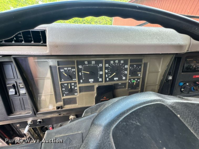 image for item DU9017 1997 International 4700 water truck