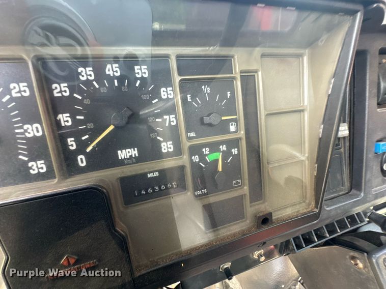 image for item DU9017 1997 International 4700 water truck