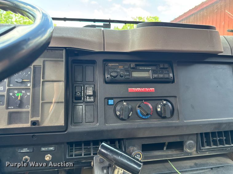 image for item DU9017 1997 International 4700 water truck