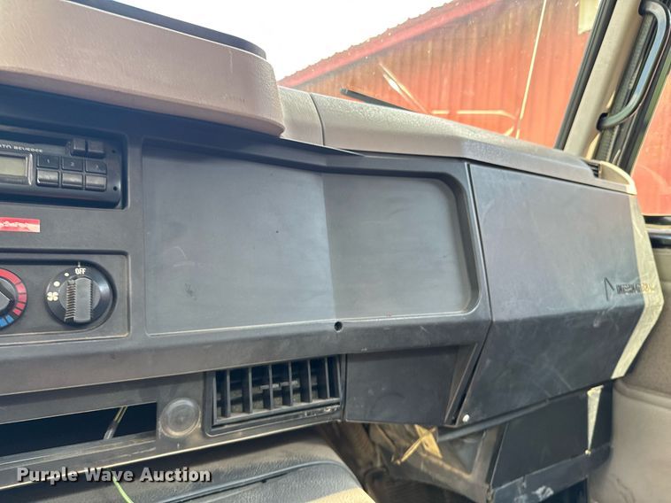 image for item DU9017 1997 International 4700 water truck