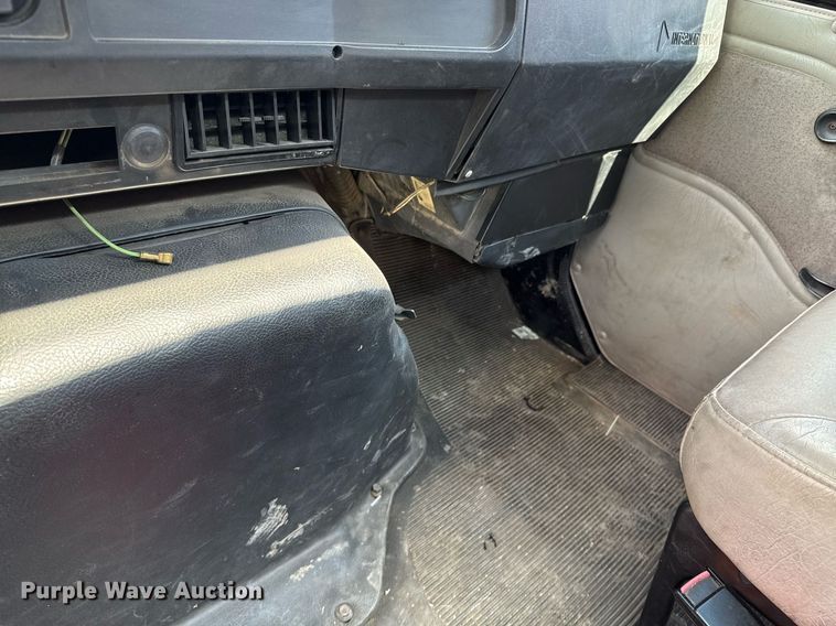 image for item DU9017 1997 International 4700 water truck