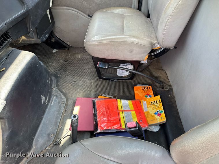 image for item DU9017 1997 International 4700 water truck