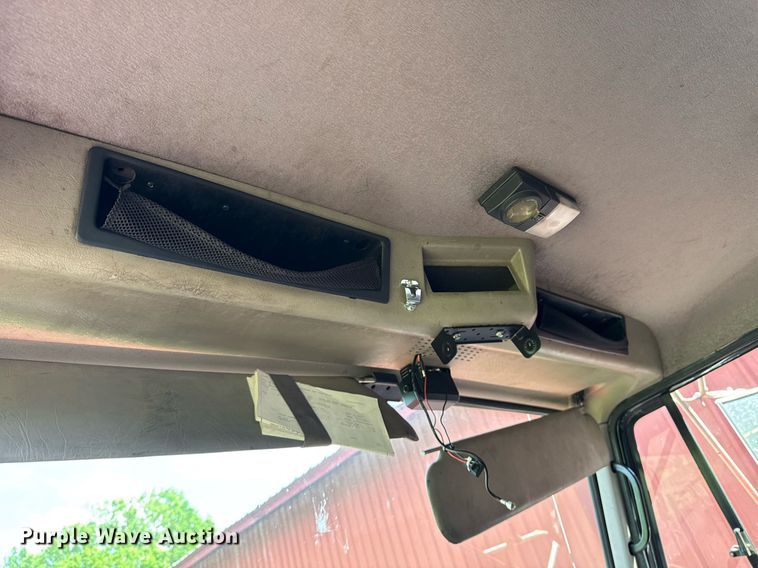 image for item DU9017 1997 International 4700 water truck