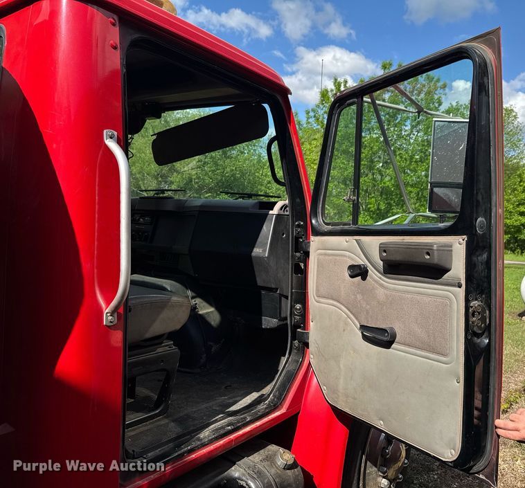 image for item DU9017 1997 International 4700 water truck