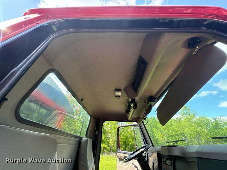 image for item DU9017 1997 International 4700 water truck