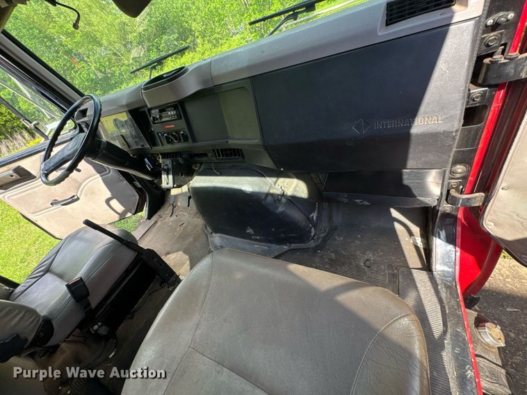 image for item DU9017 1997 International 4700 water truck