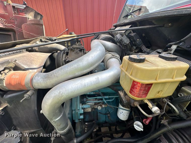 image for item DU9017 1997 International 4700 water truck