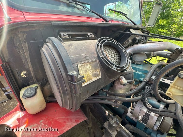 image for item DU9017 1997 International 4700 water truck