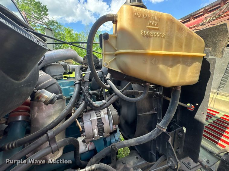 image for item DU9017 1997 International 4700 water truck