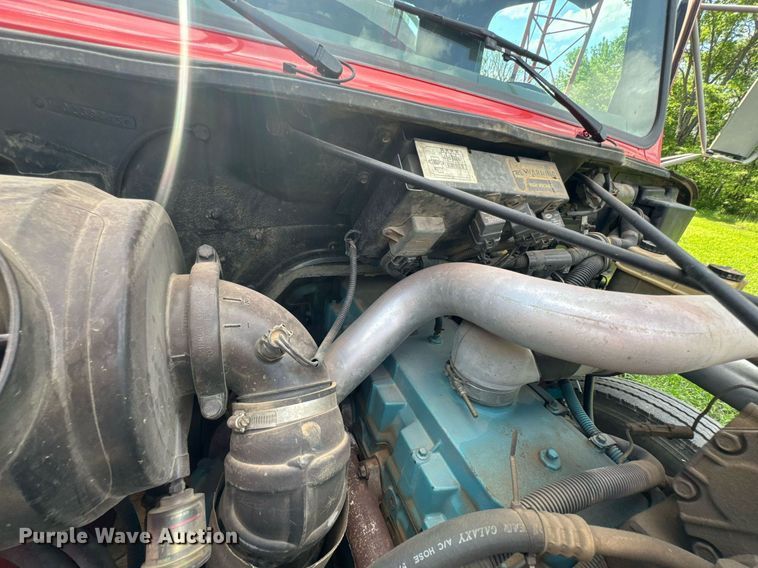 image for item DU9017 1997 International 4700 water truck