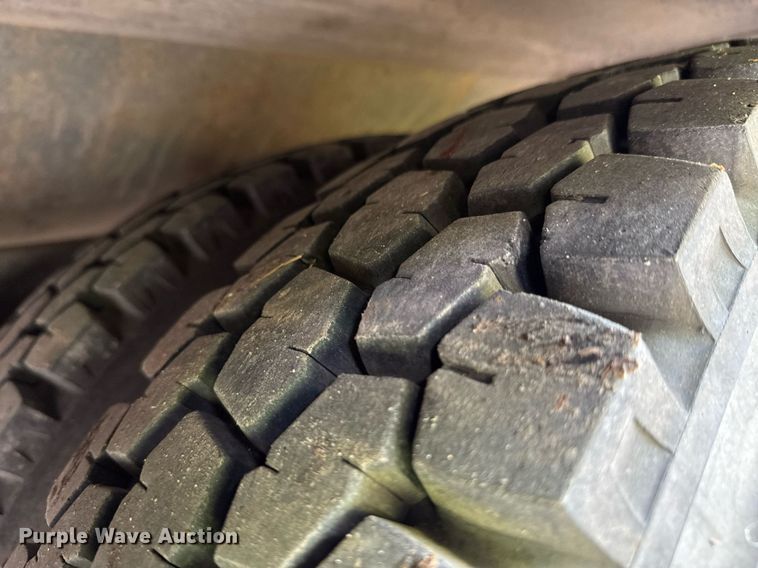 image for item DU9017 1997 International 4700 water truck