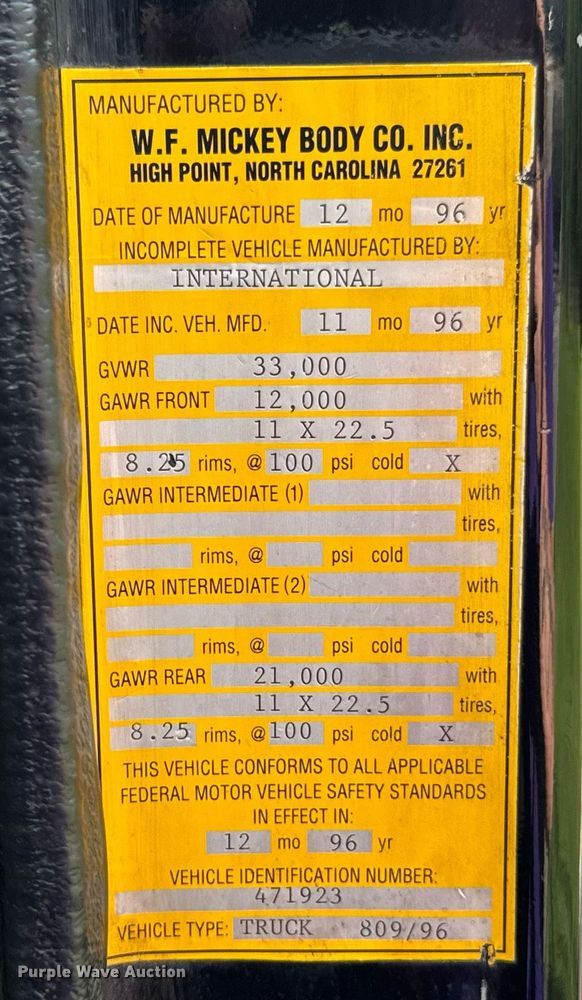 image for item DU9017 1997 International 4700 water truck