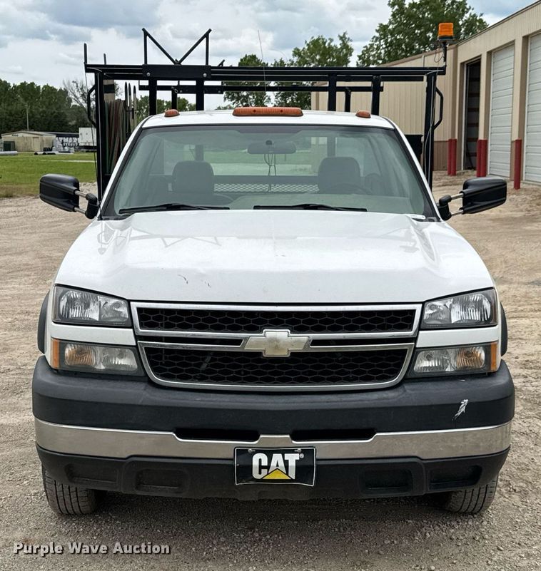 image for item DU9032 2006 Chevrolet Silverado 3500 utility bed pickup truck