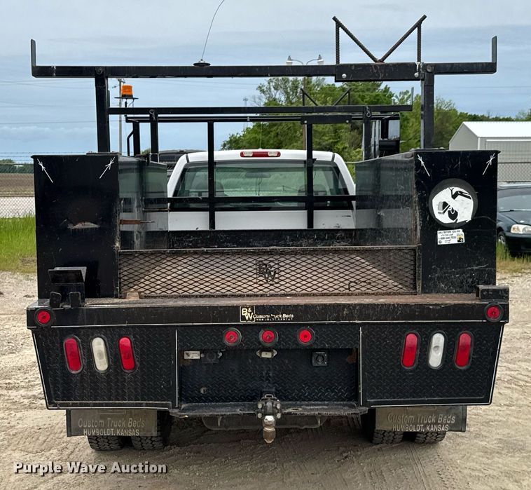 image for item DU9032 2006 Chevrolet Silverado 3500 utility bed pickup truck