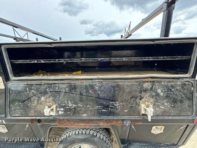 image for item DU9032 2006 Chevrolet Silverado 3500 utility bed pickup truck