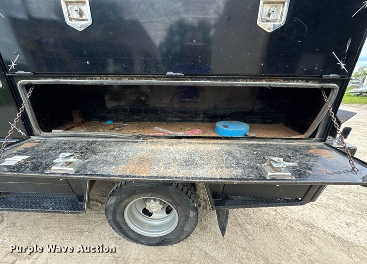 image for item DU9032 2006 Chevrolet Silverado 3500 utility bed pickup truck