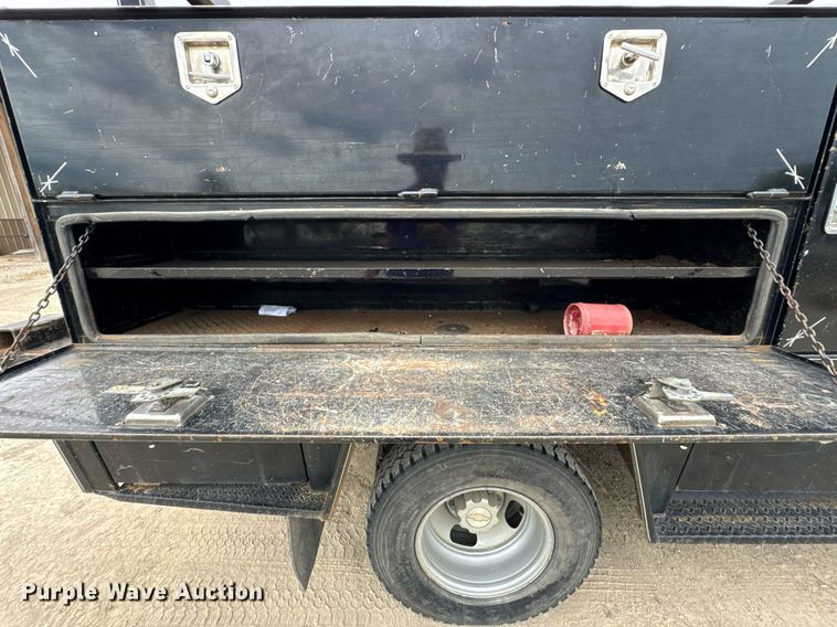 image for item DU9032 2006 Chevrolet Silverado 3500 utility bed pickup truck