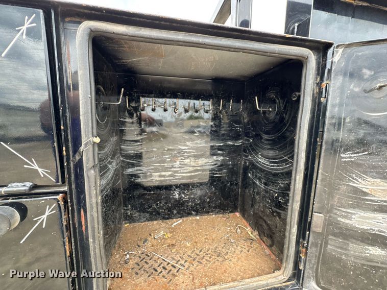 image for item DU9032 2006 Chevrolet Silverado 3500 utility bed pickup truck