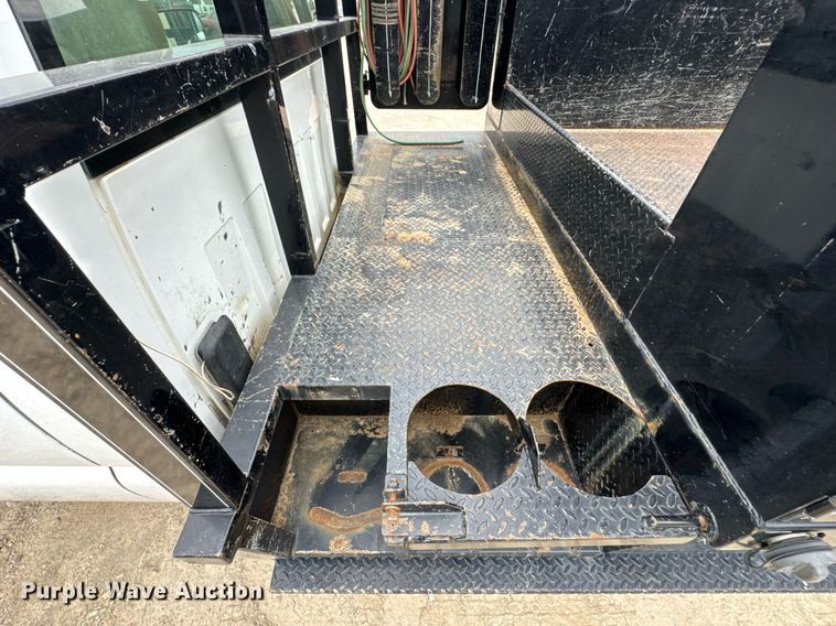 image for item DU9032 2006 Chevrolet Silverado 3500 utility bed pickup truck