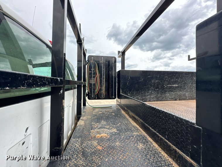 image for item DU9032 2006 Chevrolet Silverado 3500 utility bed pickup truck