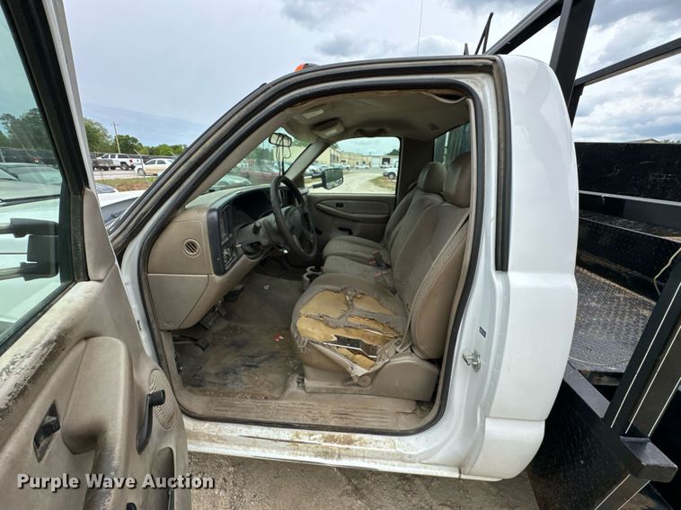 image for item DU9032 2006 Chevrolet Silverado 3500 utility bed pickup truck