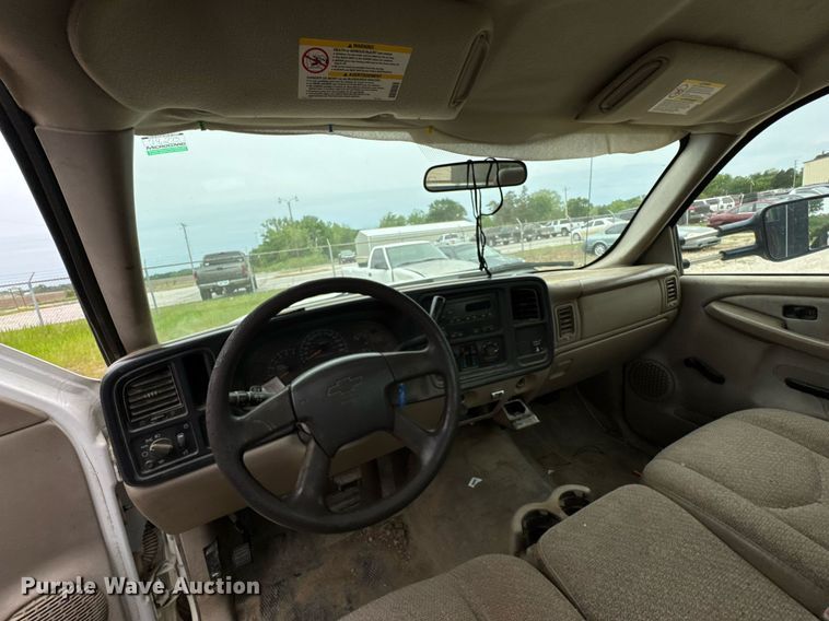 image for item DU9032 2006 Chevrolet Silverado 3500 utility bed pickup truck