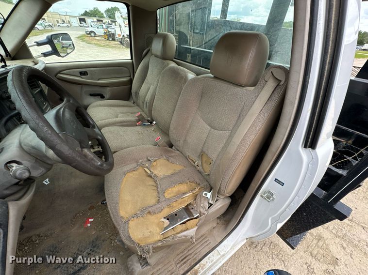 image for item DU9032 2006 Chevrolet Silverado 3500 utility bed pickup truck