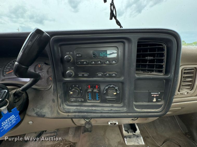 image for item DU9032 2006 Chevrolet Silverado 3500 utility bed pickup truck