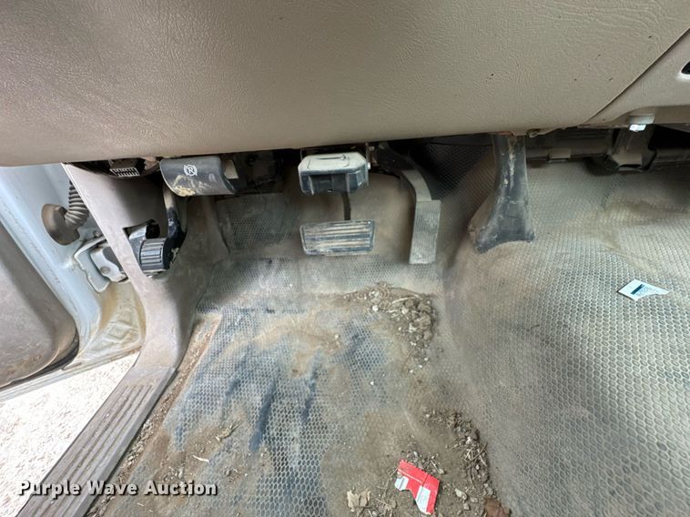 image for item DU9032 2006 Chevrolet Silverado 3500 utility bed pickup truck