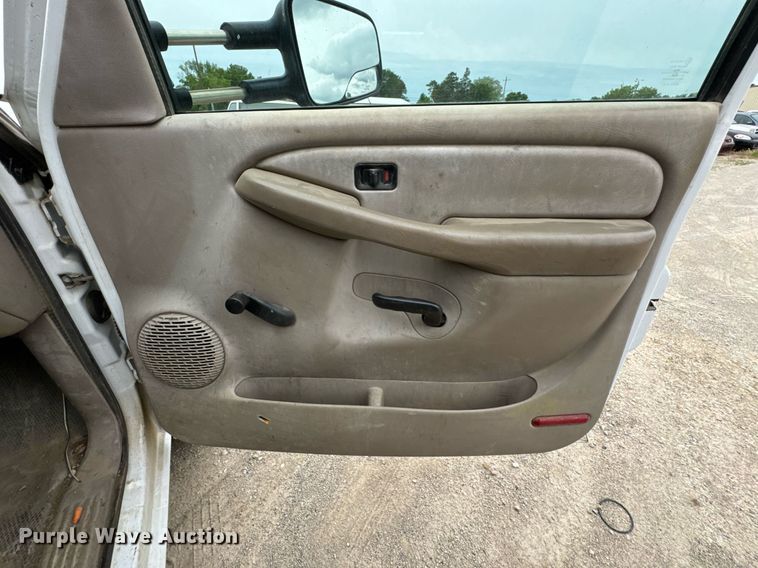 image for item DU9032 2006 Chevrolet Silverado 3500 utility bed pickup truck