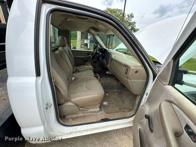 image for item DU9032 2006 Chevrolet Silverado 3500 utility bed pickup truck