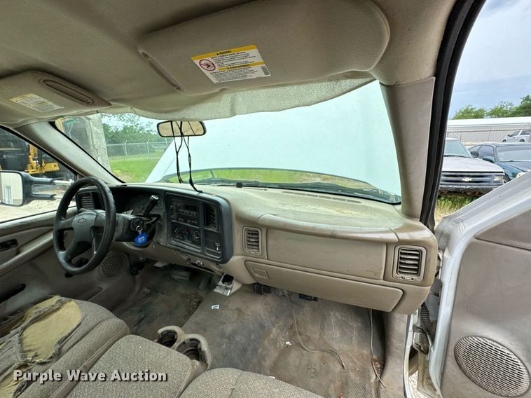 image for item DU9032 2006 Chevrolet Silverado 3500 utility bed pickup truck